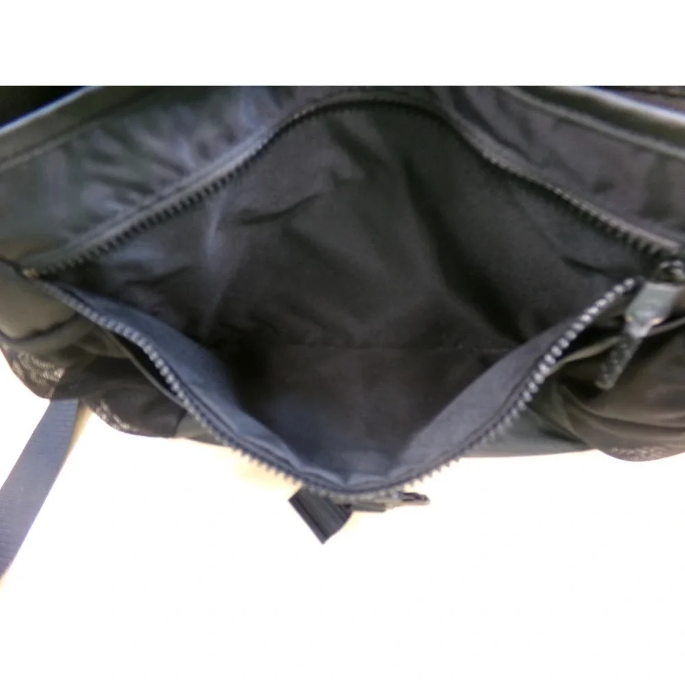 Nike Sportswear Essentials Shoulder Messenger Bag Laptop Tote‎ Black DB0498-010